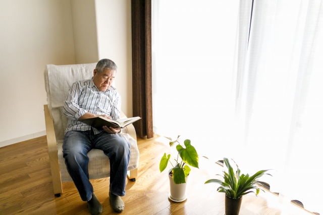 老後の貯蓄は9700万円「お金は貯まる一方」66歳男性の年金生活