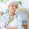 貯蓄350万円「旅行や外食はしない。ネットフリックスを見るのが楽しみ」70歳女性の年