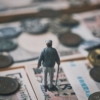 年金生活に入る「リタイア世代」が直面する〈老後4,000万円〉問題…現役世代にはない〈